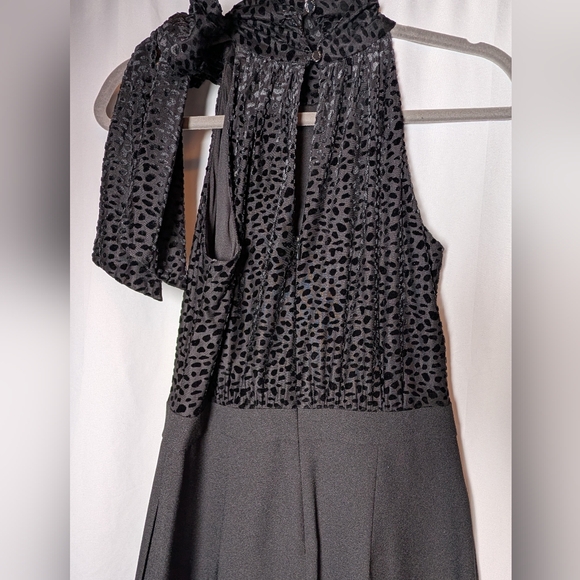 Vince Camuto Black Textured Tie-Neck Jumpsuit — Size 4 - Picture 5 of 7